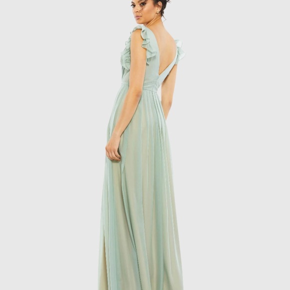 NWT Ieena by Mac Duggal Green Pleated Gown with Flutter Sleeves - Picture 3 of 7